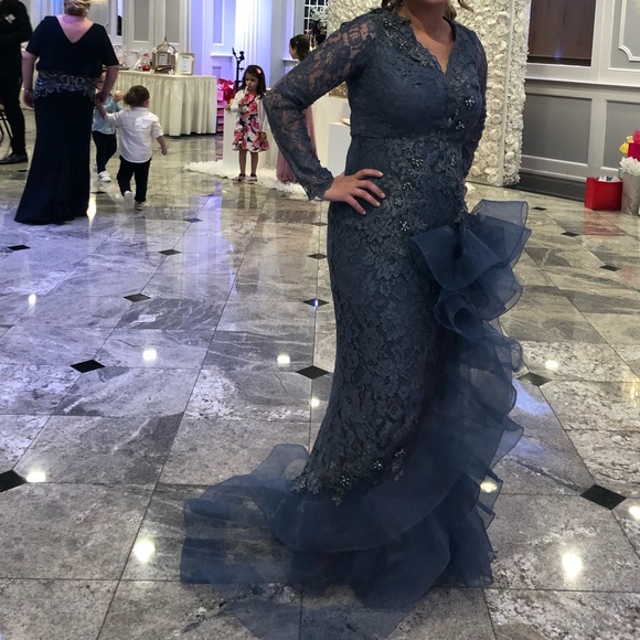 Dresss - Picture 5 of 6